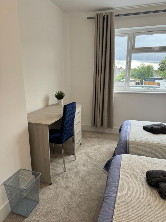 Smart Guest Rooms Fast Access To Central London Via Piccadilly Line New Southgate Dış mekan fotoğraf