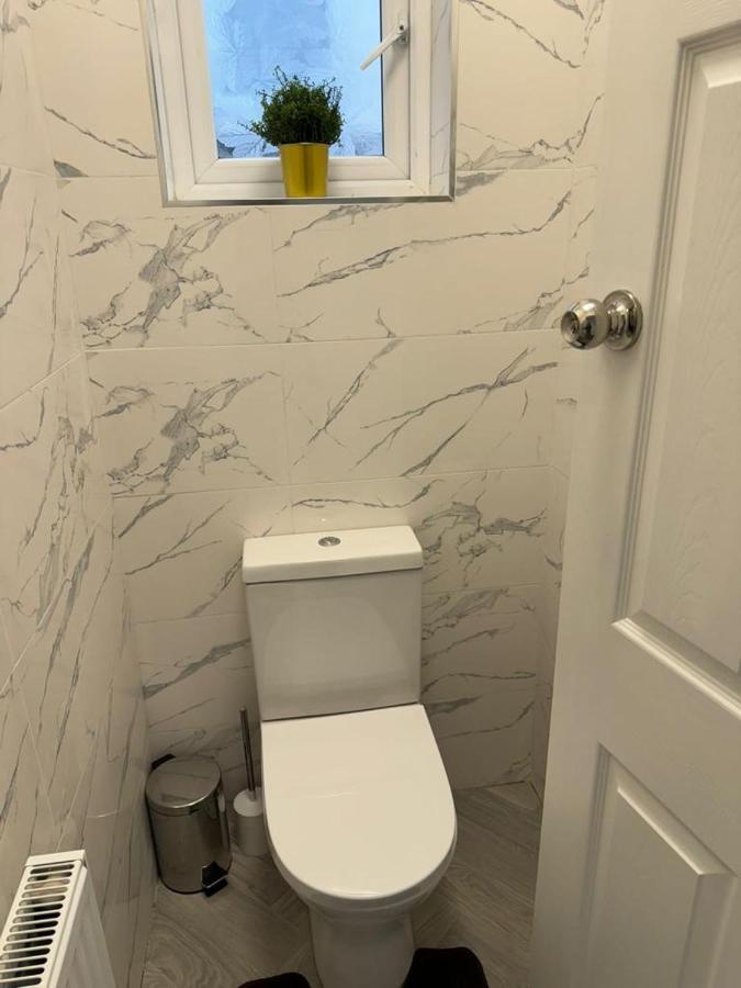 Smart Guest Rooms Fast Access To Central London Via Piccadilly Line New Southgate Dış mekan fotoğraf