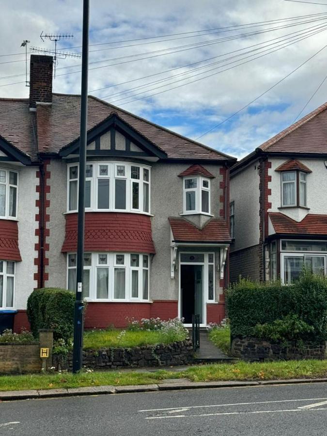 Smart Guest Rooms Fast Access To Central London Via Piccadilly Line New Southgate Dış mekan fotoğraf