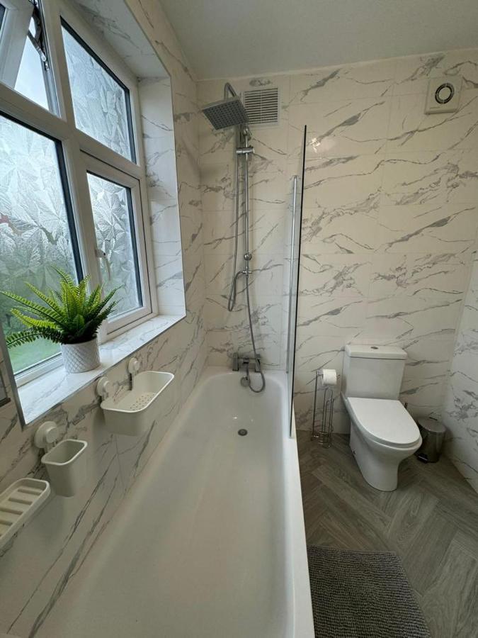 Smart Guest Rooms Fast Access To Central London Via Piccadilly Line New Southgate Dış mekan fotoğraf