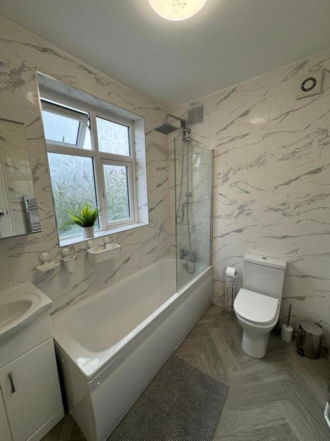 Smart Guest Rooms Fast Access To Central London Via Piccadilly Line New Southgate Dış mekan fotoğraf
