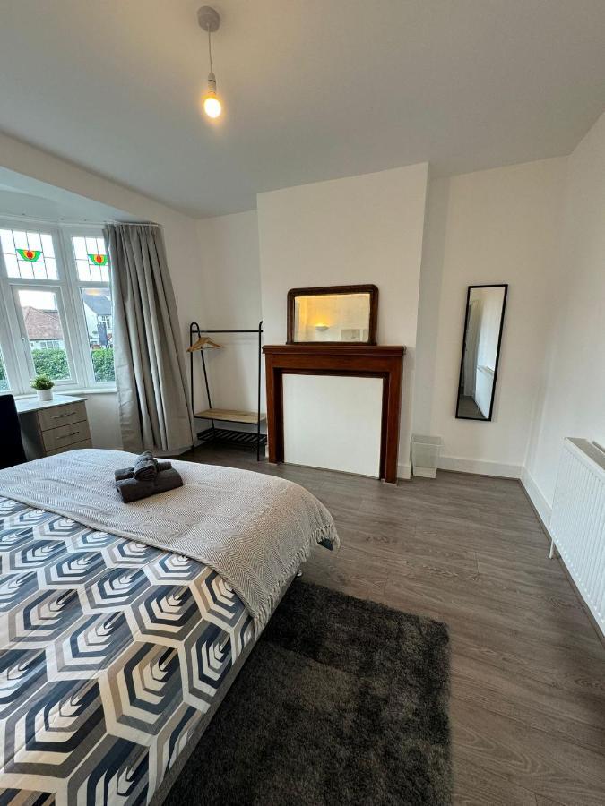 Smart Guest Rooms Fast Access To Central London Via Piccadilly Line New Southgate Dış mekan fotoğraf